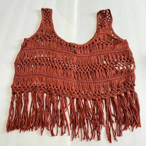 2x Crochet Crop Top with Tassel Fringes in Rust and Black - Picture 4 of 5
